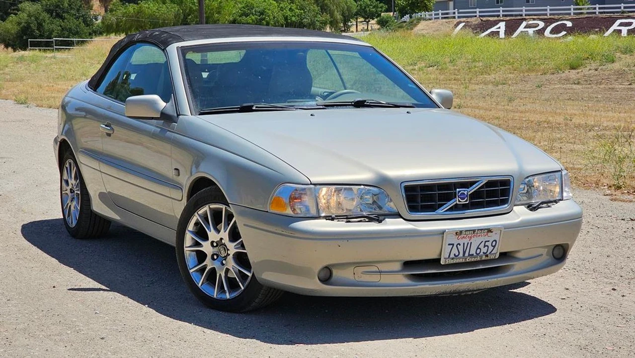 2004 Volvo C70 1st Gen - Image 4 of 12