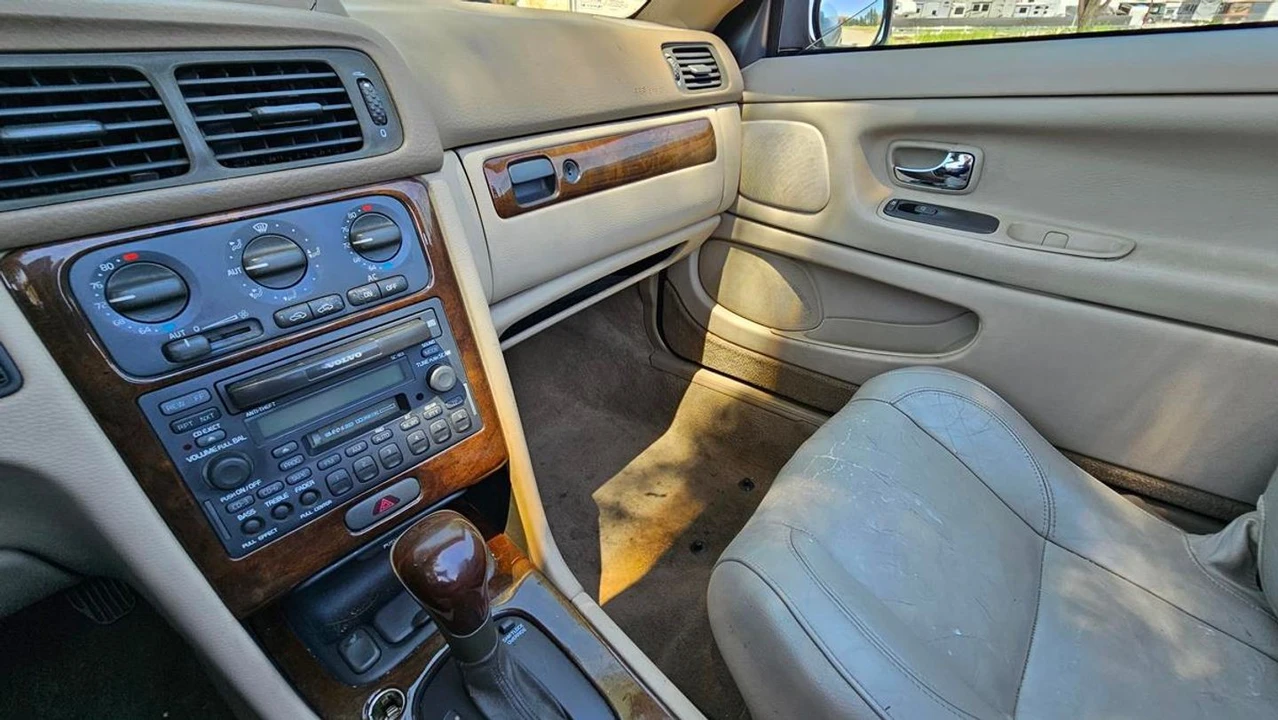 2004 Volvo C70 1st Gen - Image 24 of 31