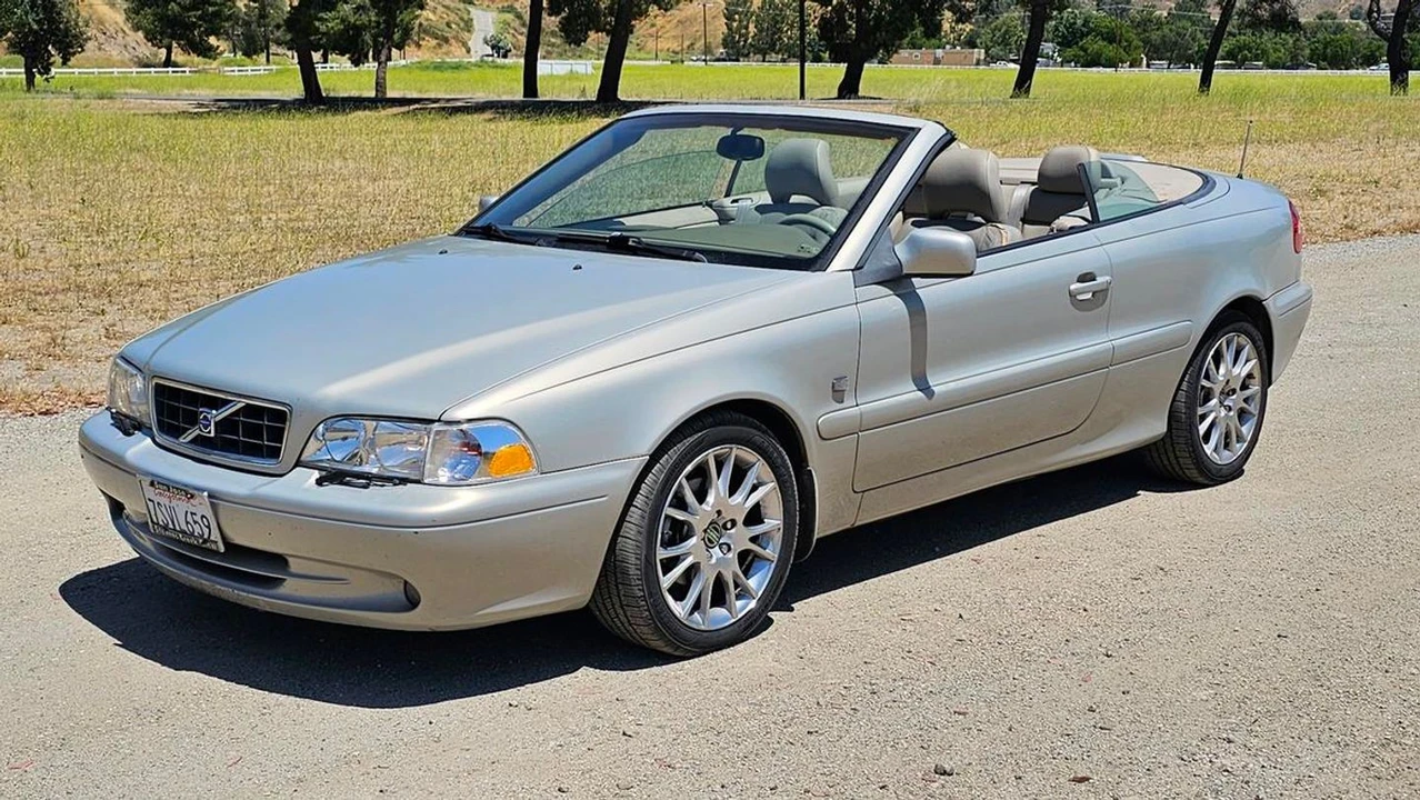 2004 Volvo C70 1st Gen - Image 18 of 31
