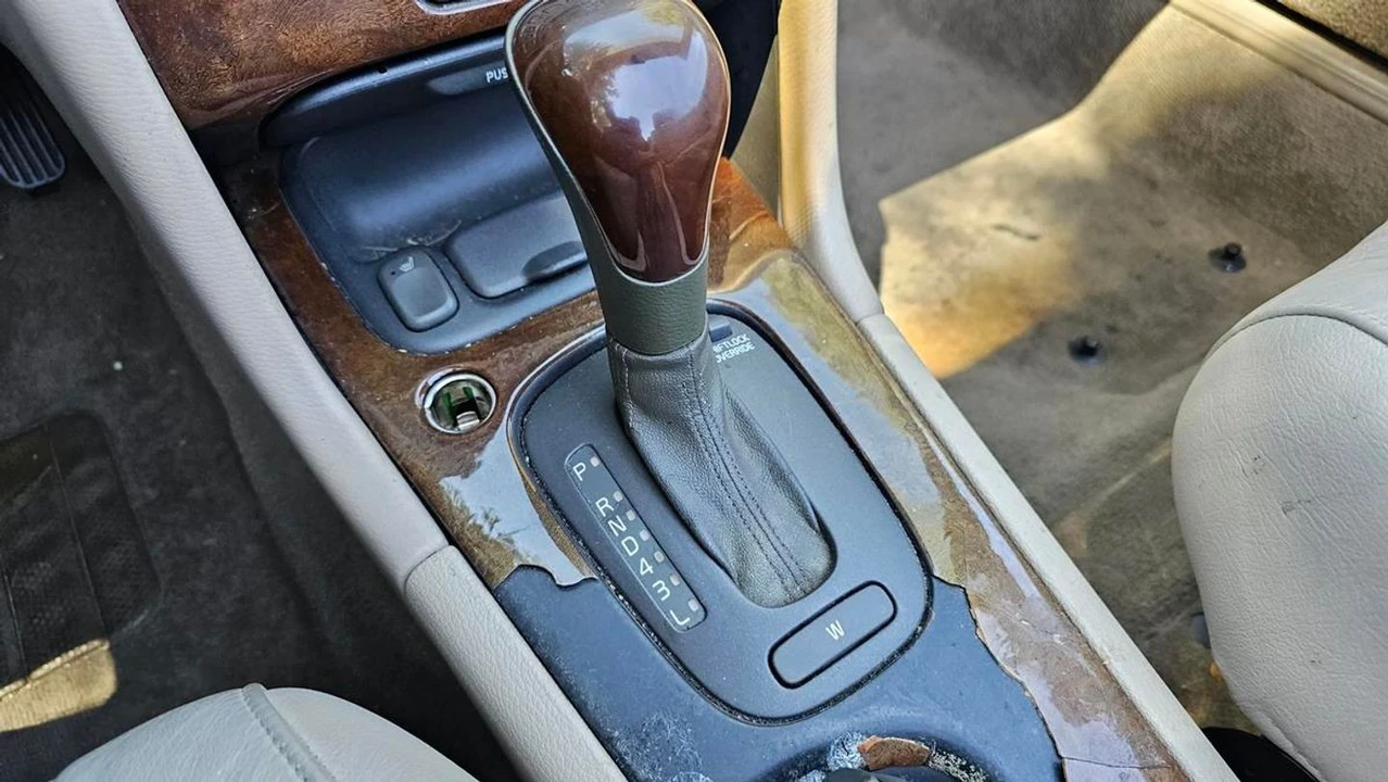 2004 Volvo C70 1st Gen - Image 23 of 31