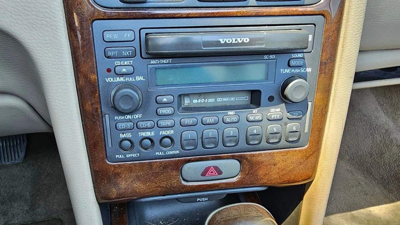 2004 Volvo C70 1st Gen - Image 22 of 31