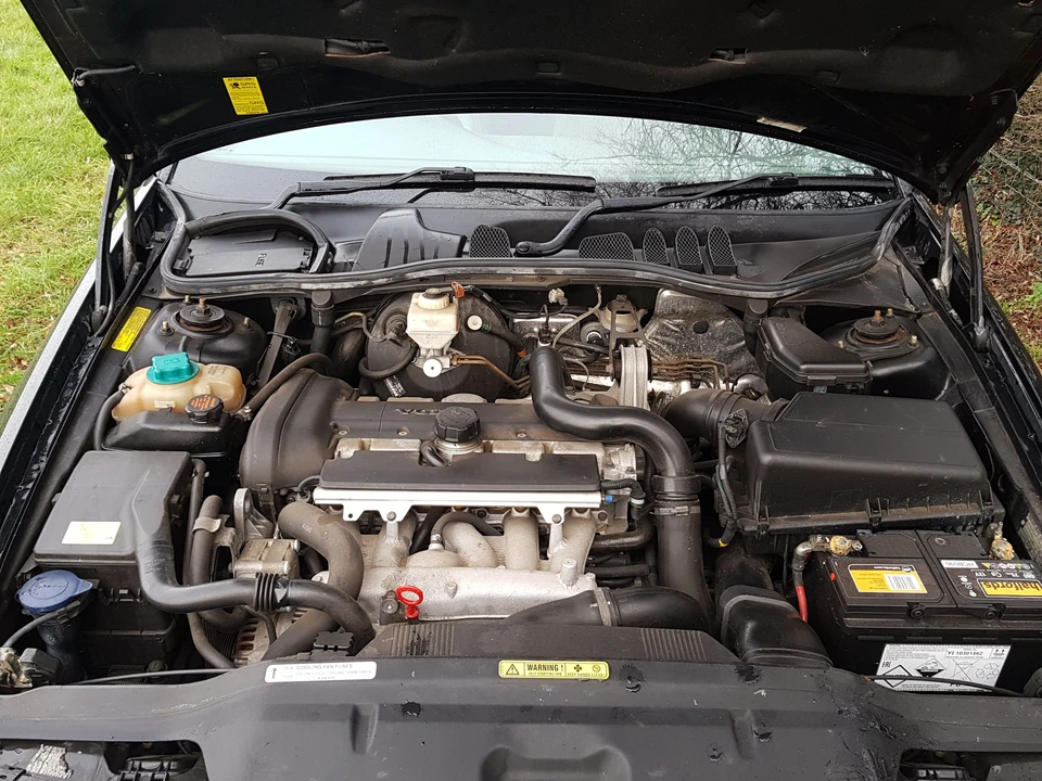 2004 Volvo C70 1st Gen - Image 5 of 8
