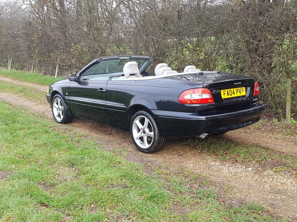 2004 Volvo C70 1st Gen - Image 2 of 8