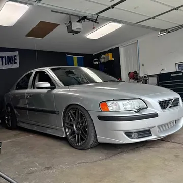 2004 Volvo S60 R Sedan 4D