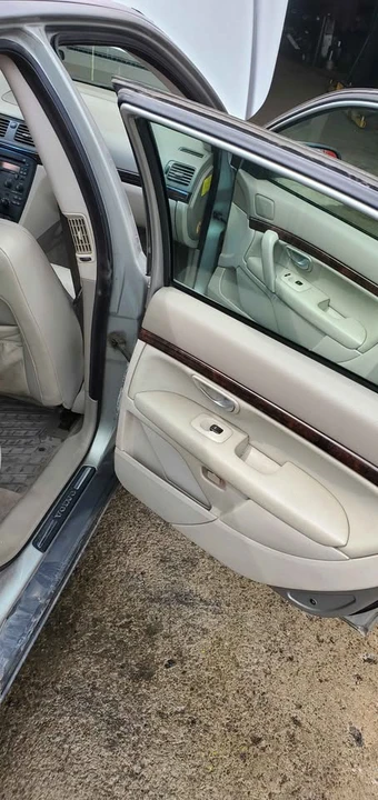 2004 Volvo S80 1st Gen - Image 11 of 15