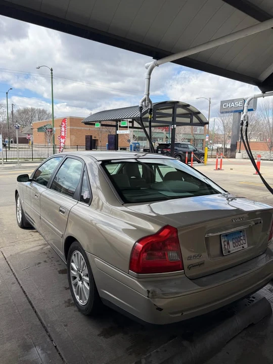 2004 Volvo S80 1st Gen - Image 2 of 3