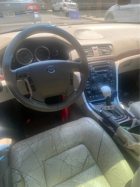 2004 Volvo S80 1st Gen - Image 2 of 5