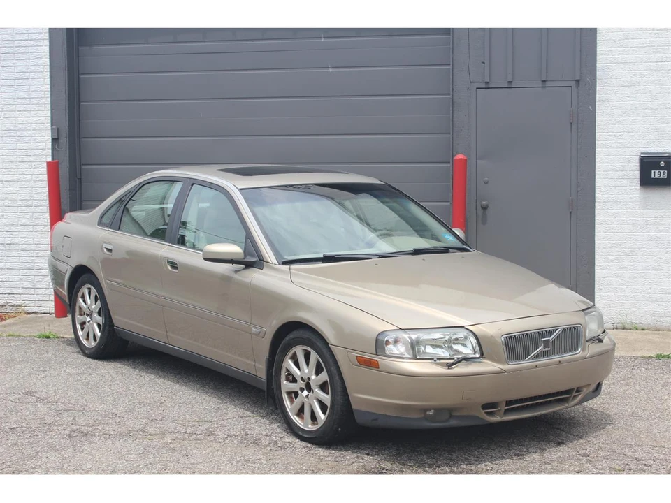 2004 Volvo S80 1st Gen - Image 2 of 31