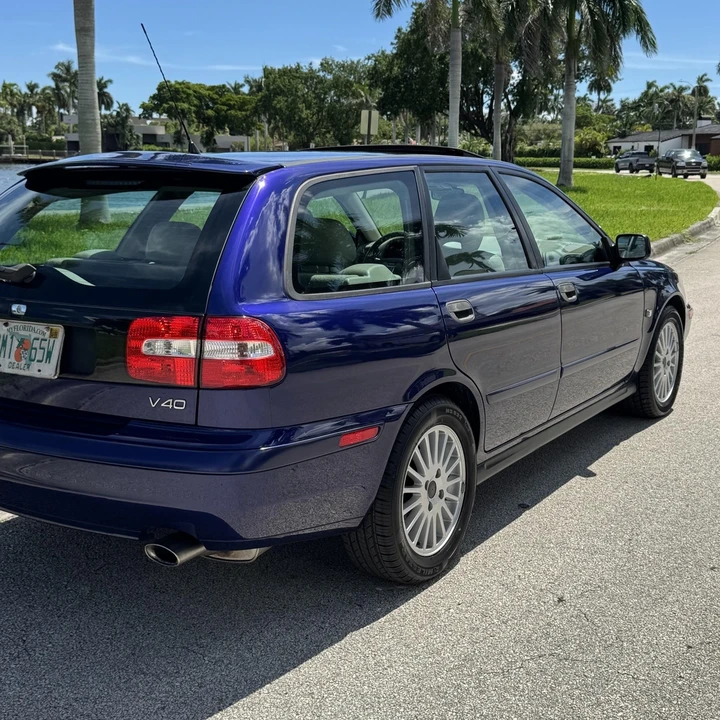 2004 Volvo V70 2nd Gen - Image 11 of 21