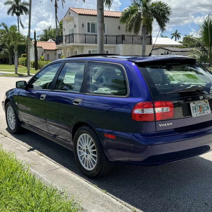 2004 Volvo V70 2nd Gen - Image 9 of 12