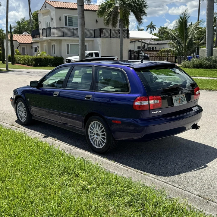 2004 Volvo V70 2nd Gen - Image 8 of 12