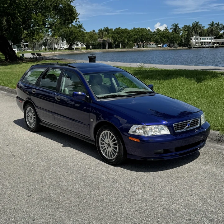 2004 Volvo V70 2nd Gen - Image 2 of 12