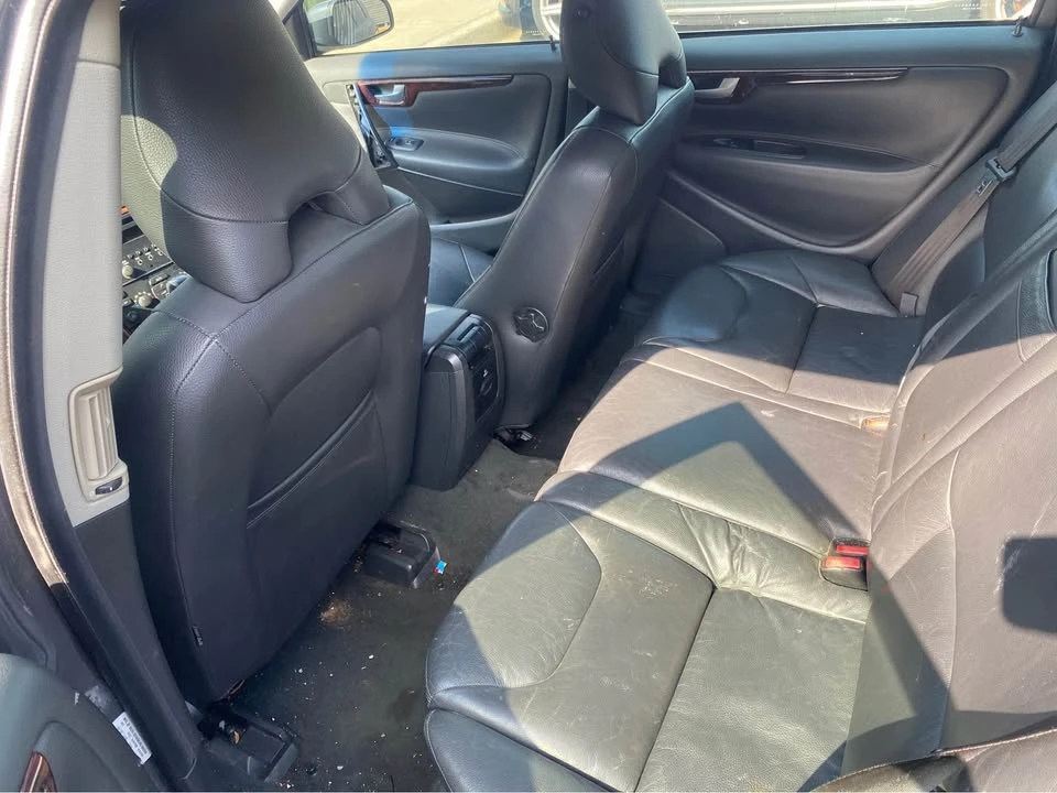 2004 Volvo V70 2nd Gen - Image 6 of 6