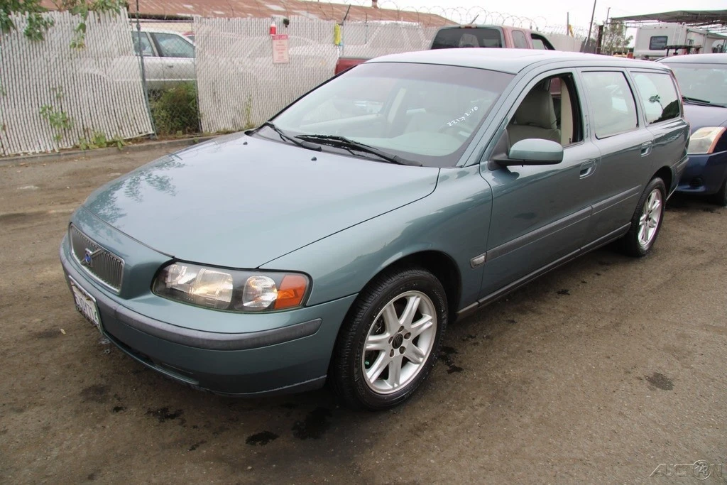 2004 Volvo V70 2nd Gen - Image 2 of 21