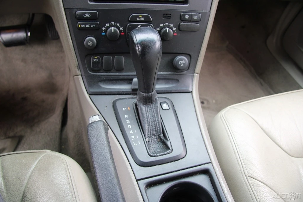 2004 Volvo V70 2nd Gen - Image 19 of 21