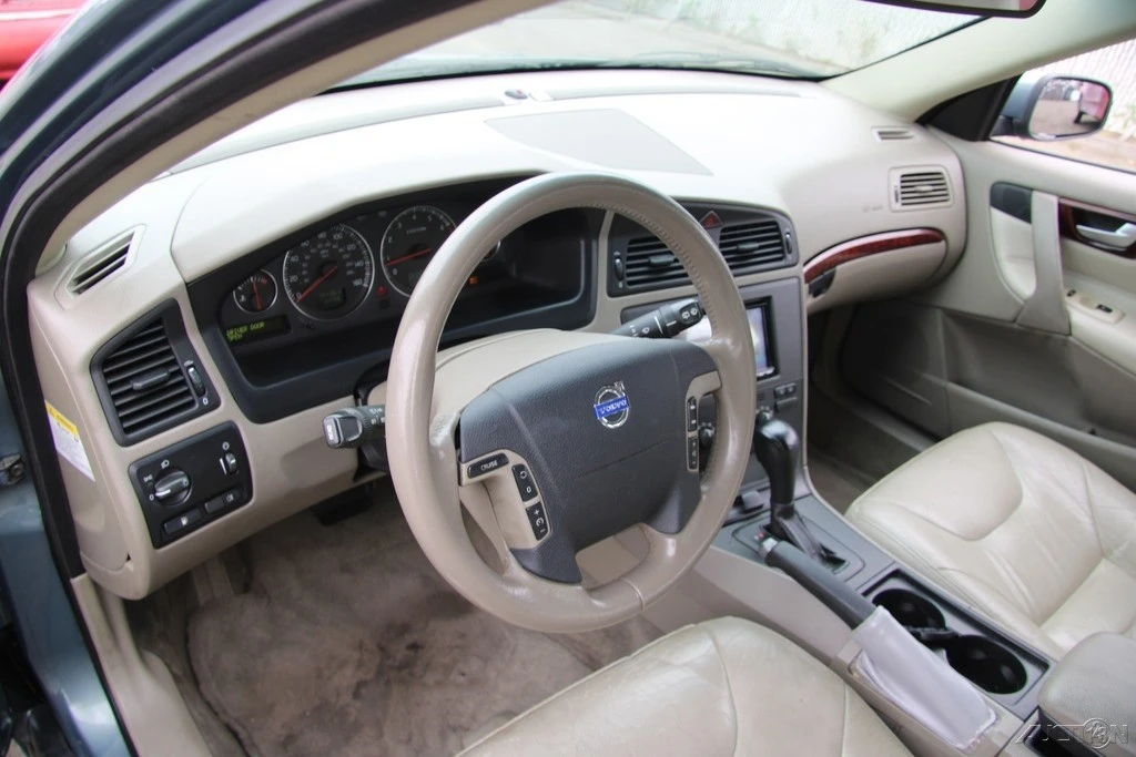 2004 Volvo V70 2nd Gen - Image 14 of 21