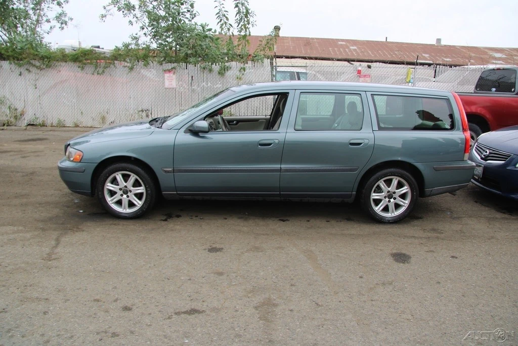 2004 Volvo V70 2nd Gen - Image 3 of 21