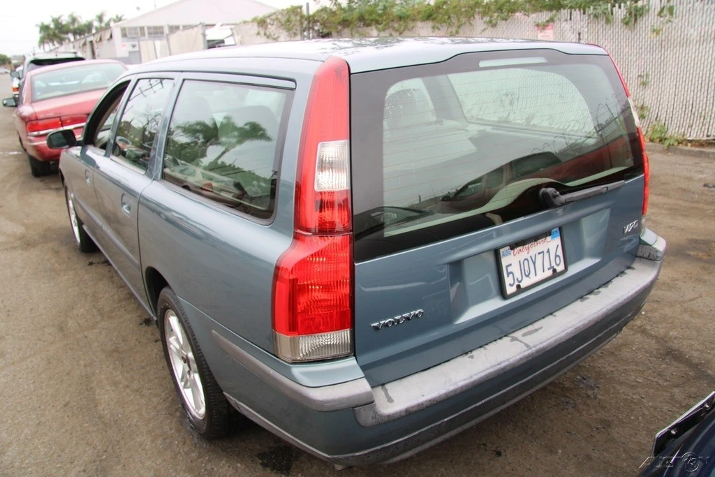 2004 Volvo V70 2nd Gen - Image 5 of 21