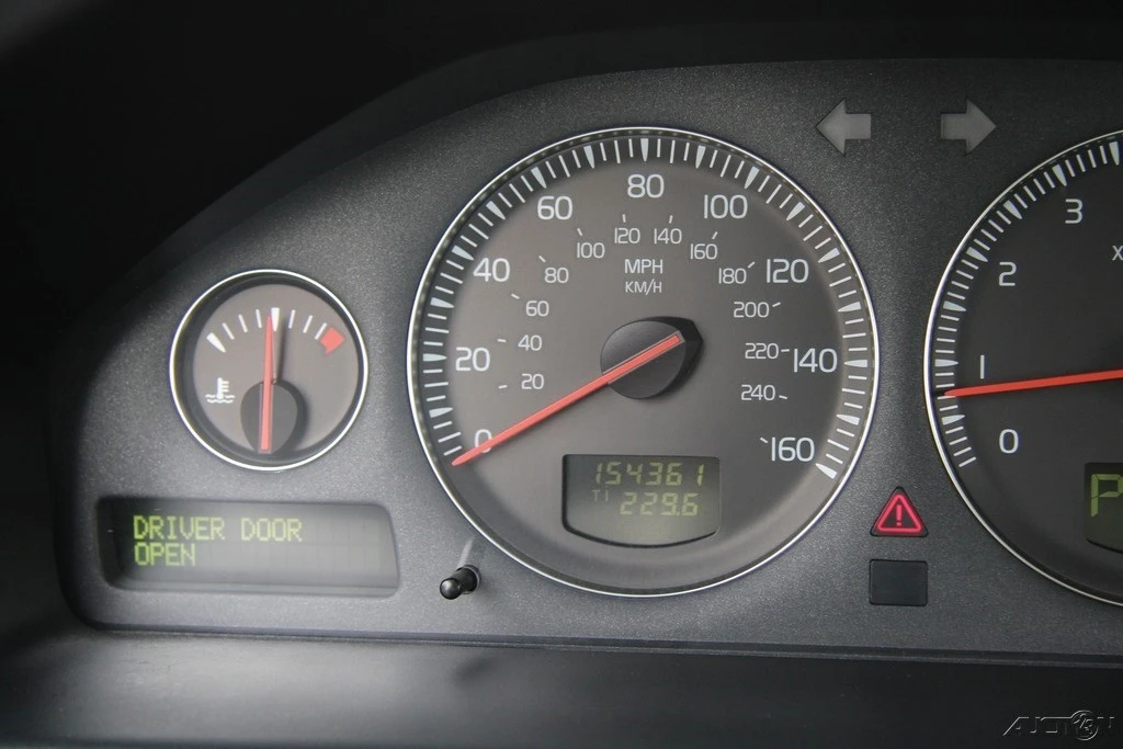 2004 Volvo V70 2nd Gen - Image 16 of 21