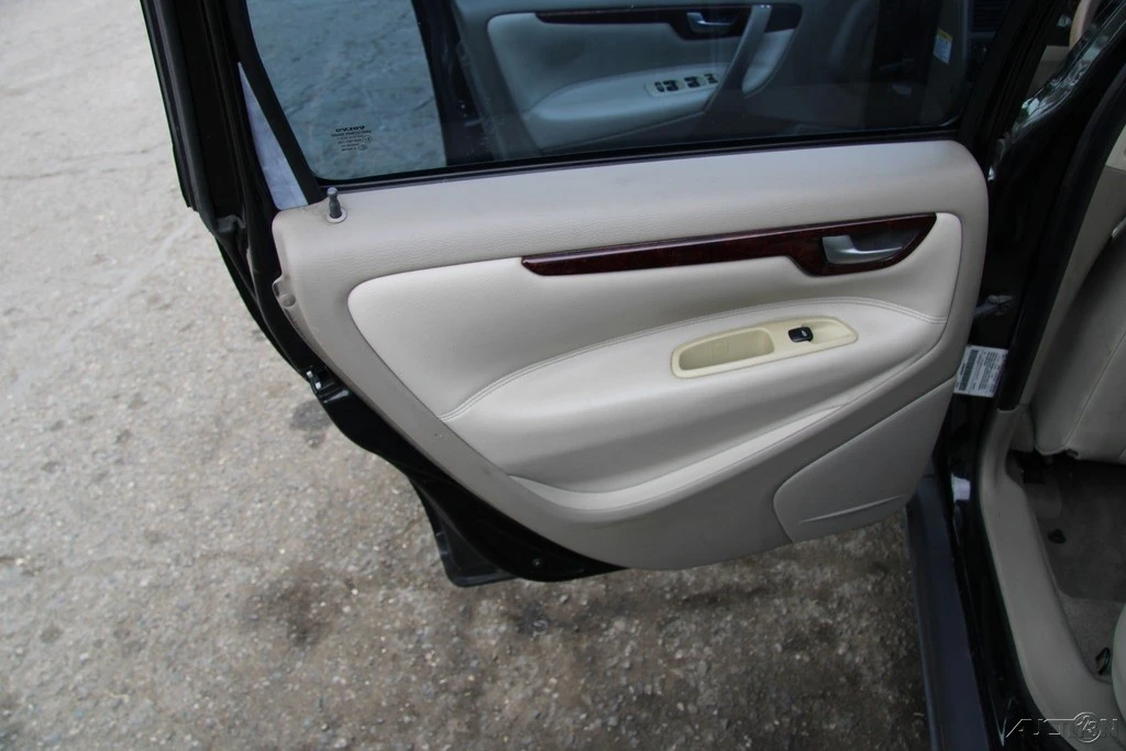 2004 Volvo V70 2nd Gen - Image 18 of 21