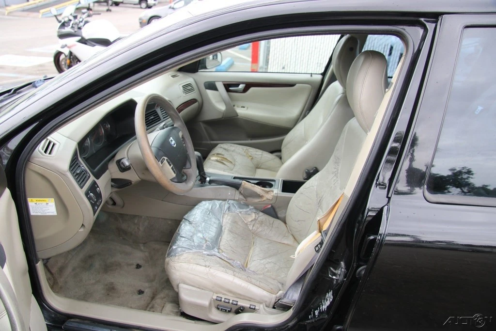 2004 Volvo V70 2nd Gen - Image 12 of 21