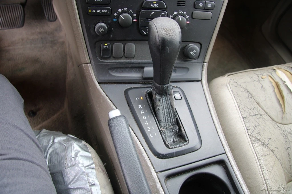 2004 Volvo V70 2nd Gen - Image 17 of 21