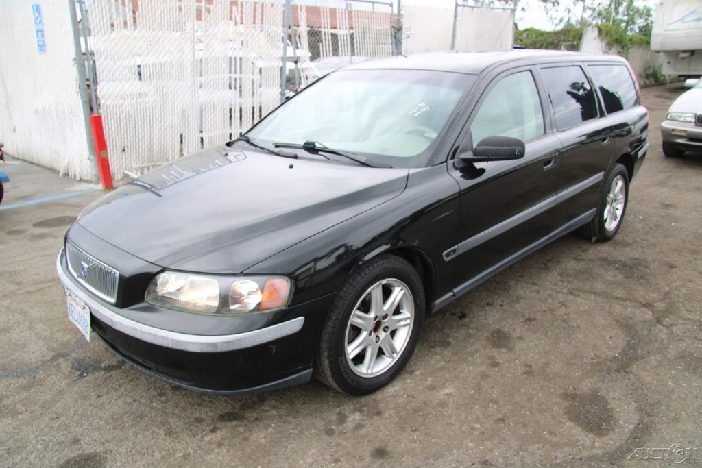 2004 Volvo V70 2nd Gen - Image 2 of 21