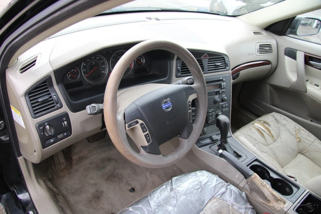 2004 Volvo V70 2nd Gen - Image 13 of 21