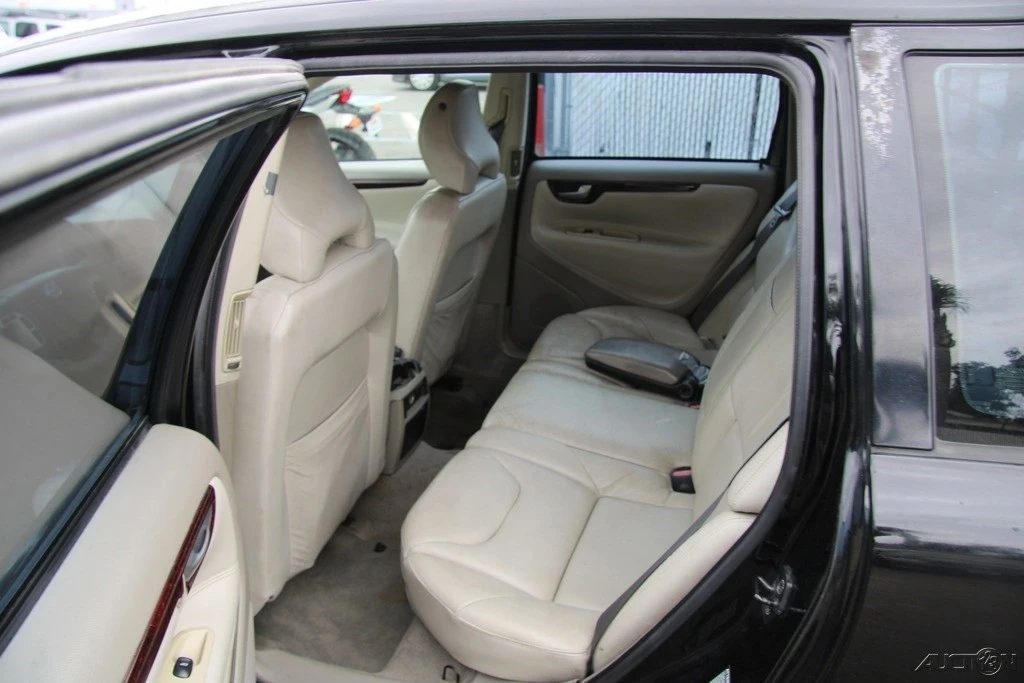 2004 Volvo V70 2nd Gen - Image 19 of 21