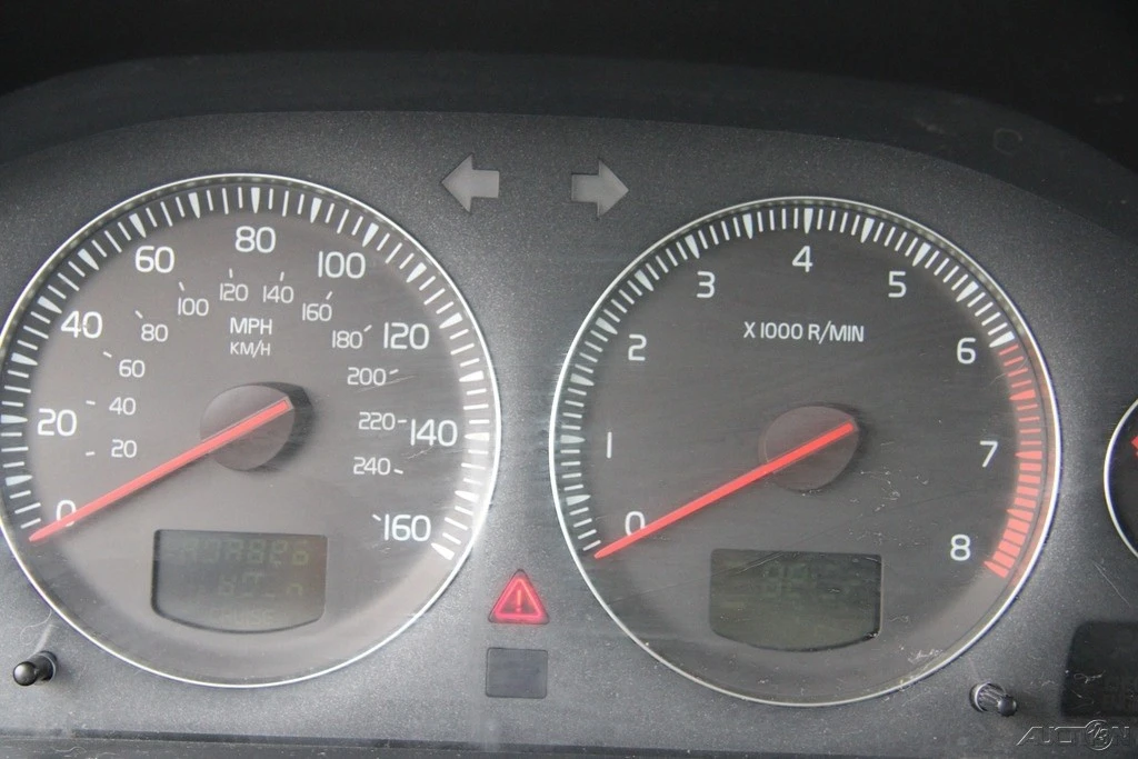 2004 Volvo V70 2nd Gen - Image 15 of 21