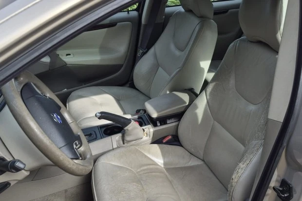 2004 Volvo V70 2nd Gen - Image 4 of 8
