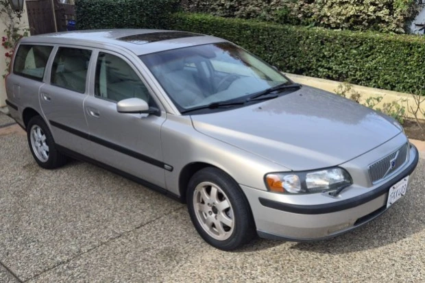 2004 Volvo V70 2nd Gen - Image 3 of 8