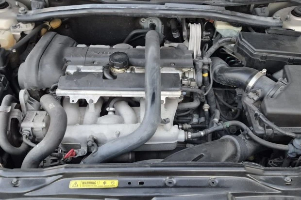 2004 Volvo V70 2nd Gen - Image 6 of 8
