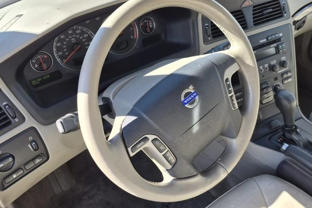 2004 Volvo V70 2nd Gen - Image 5 of 8