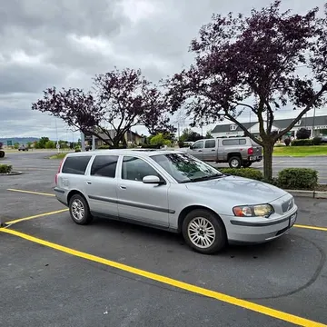 2004 Volvo V70 2.5T Wagon 4D