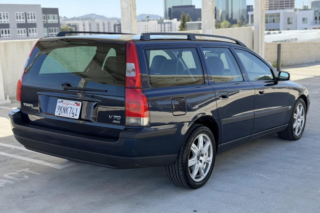 2004 Volvo V70 2nd Gen - Image 2 of 8