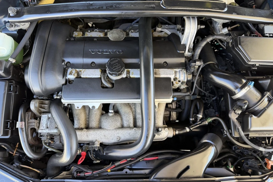2004 Volvo V70 2nd Gen - Image 6 of 8