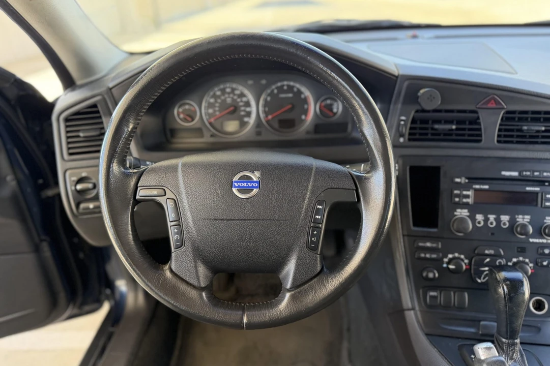 2004 Volvo V70 2nd Gen - Image 5 of 8
