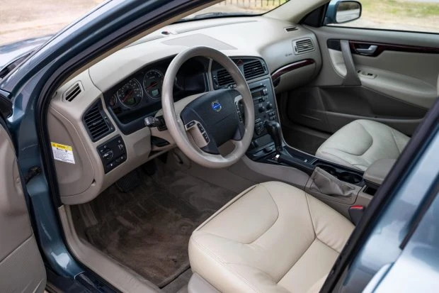 2004 Volvo V70 2nd Gen - Image 5 of 7