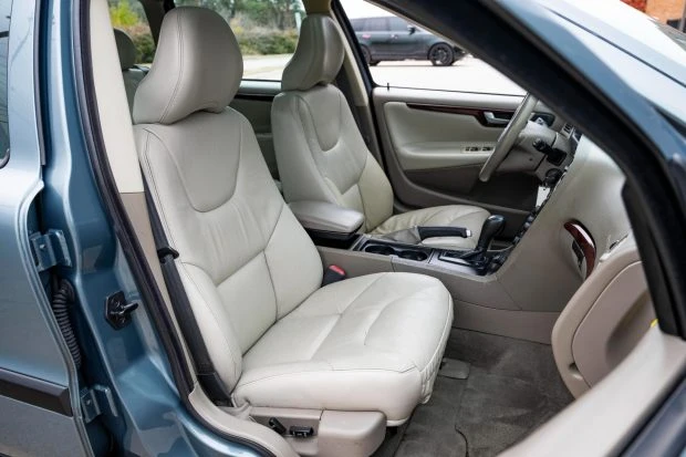 2004 Volvo V70 2nd Gen - Image 4 of 7