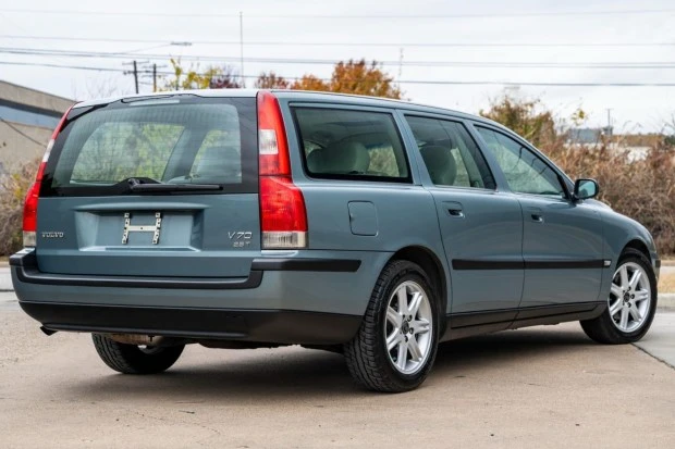 2004 Volvo V70 2nd Gen - Image 2 of 7