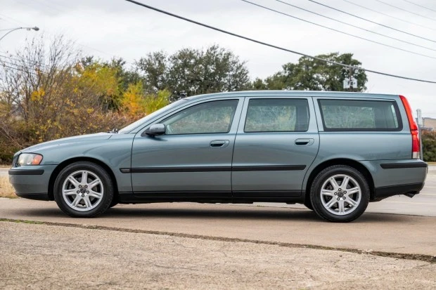 2004 Volvo V70 2nd Gen - Image 3 of 7