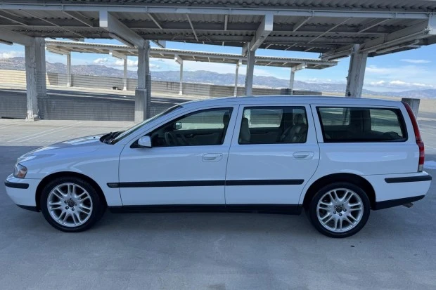 2004 Volvo V70 2nd Gen - Image 3 of 8