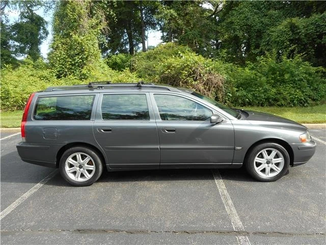 2004 Volvo V70 1st Gen - Image 2 of 12