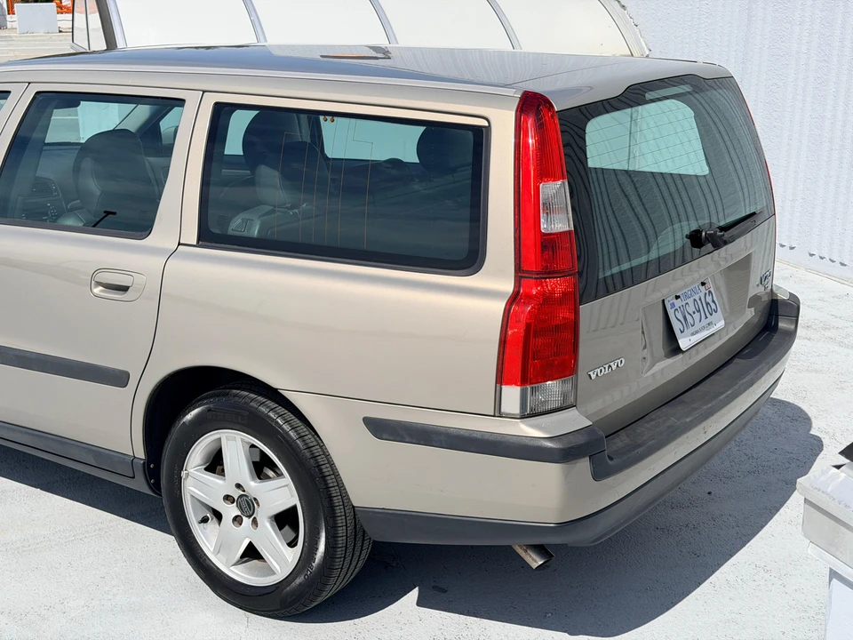 2004 Volvo V70 2nd Gen - Image 16 of 31
