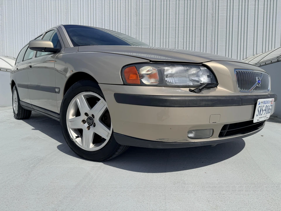 2004 Volvo V70 2nd Gen - Image 10 of 31