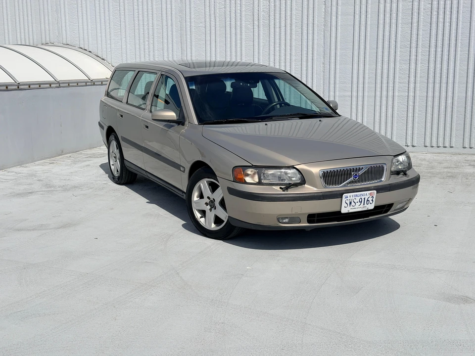 2004 Volvo V70 2nd Gen - Image 9 of 31