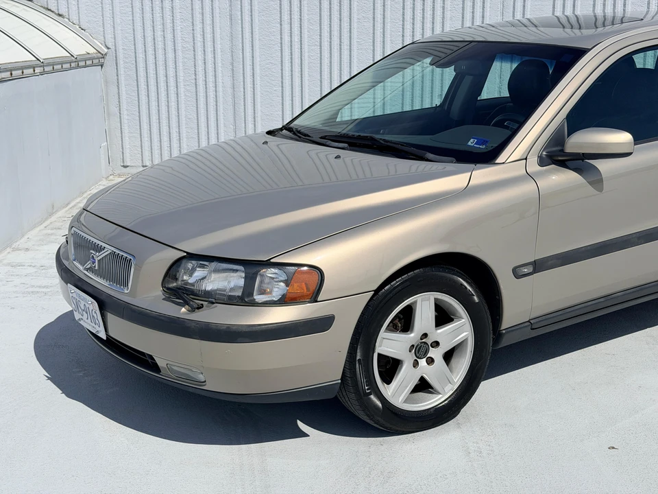 2004 Volvo V70 2nd Gen - Image 14 of 31