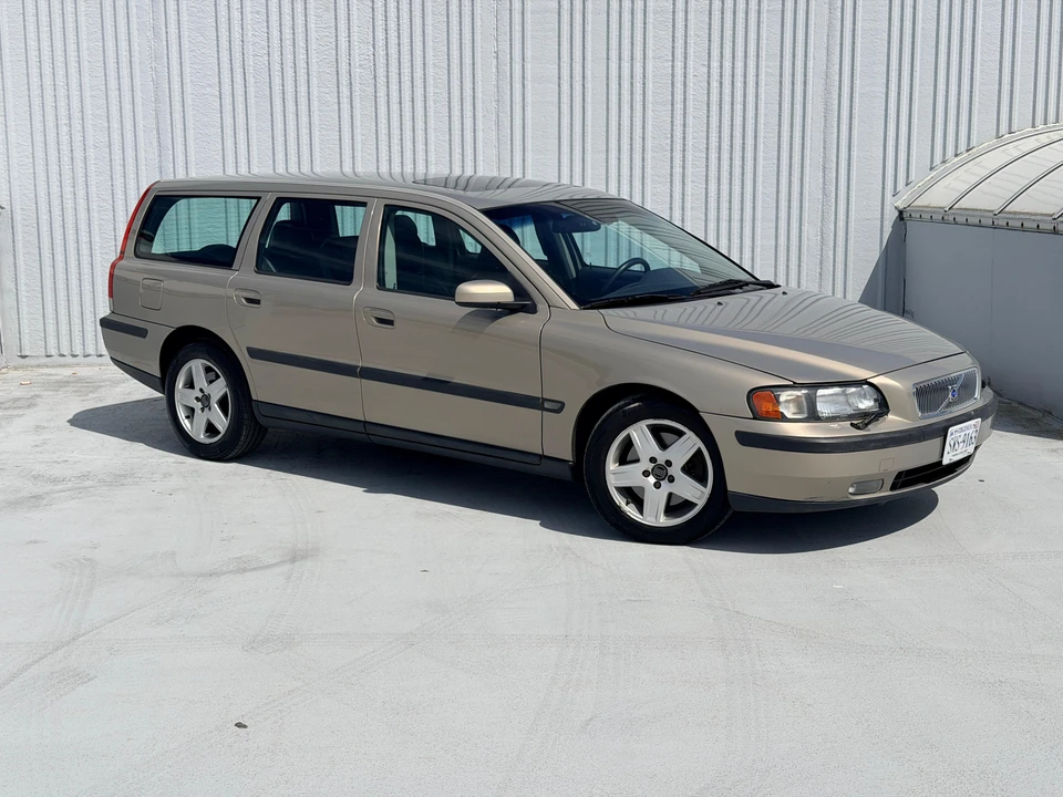 2004 Volvo V70 2nd Gen - Image 8 of 31