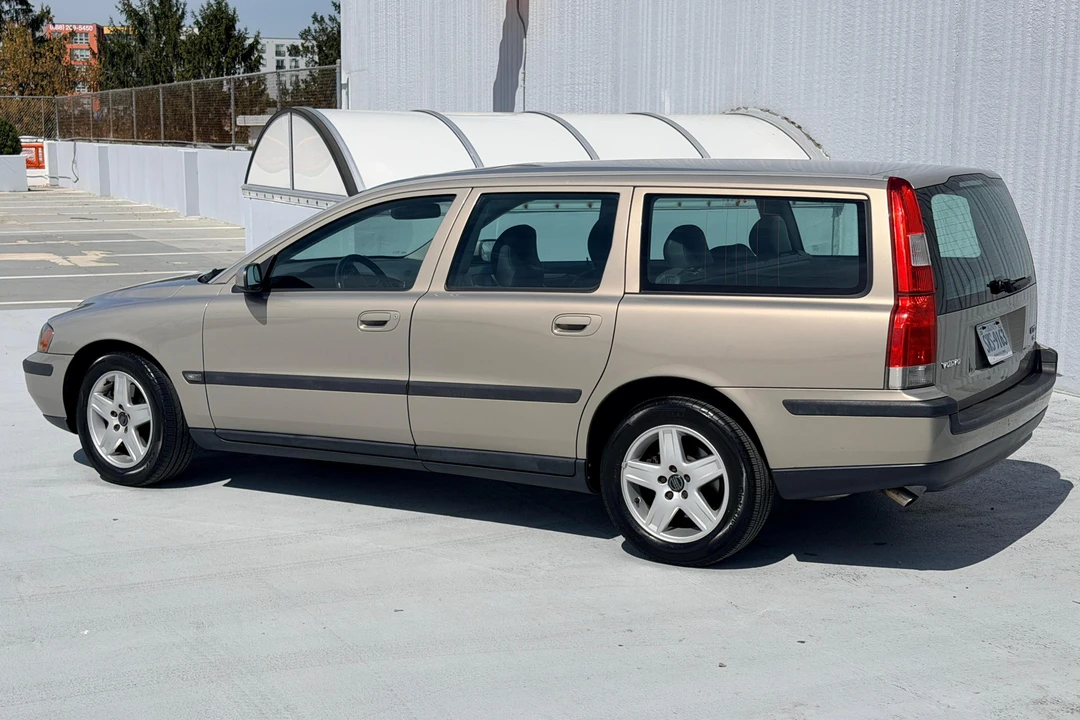 2004 Volvo V70 2nd Gen - Image 4 of 31
